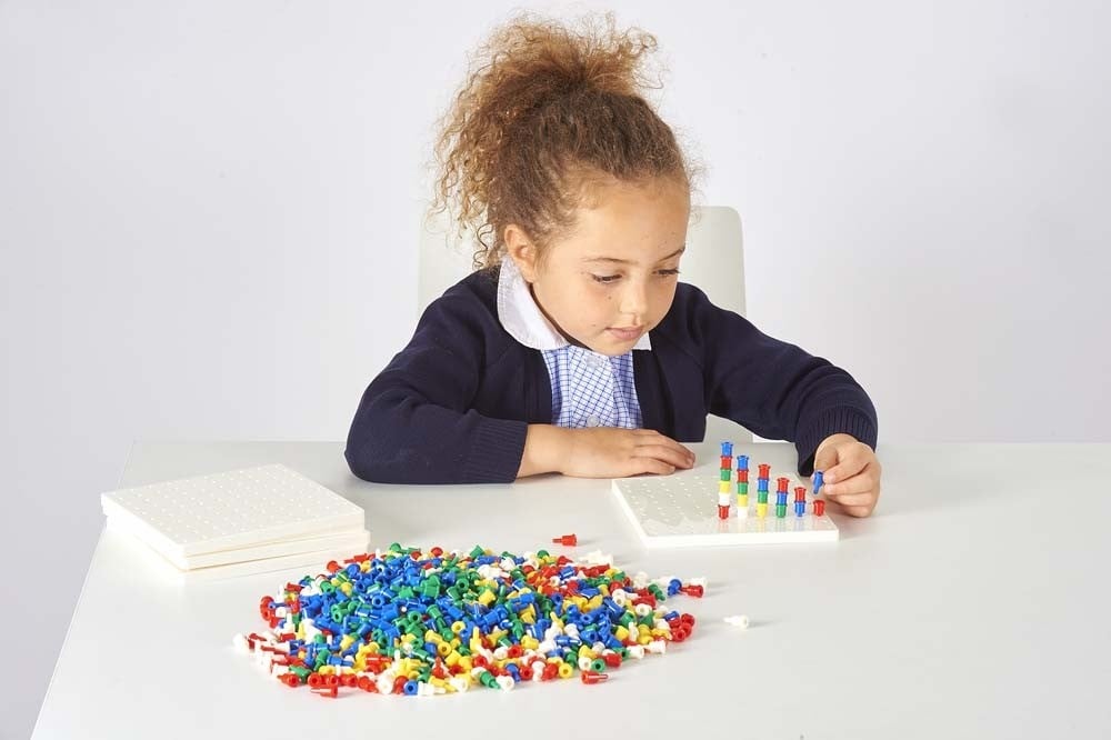 Peg & Peg board (5 Board + 1000‘s Pegs) - Image 2